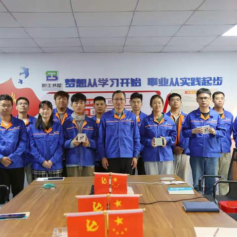 “每周一讲”全面提升青年精神素养