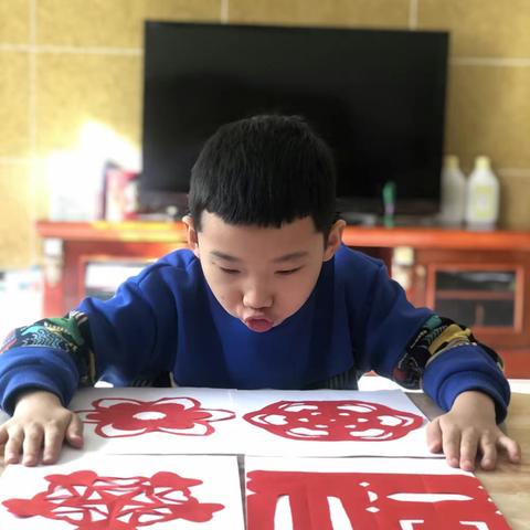 二5班娃娃丰富多彩的假期生活