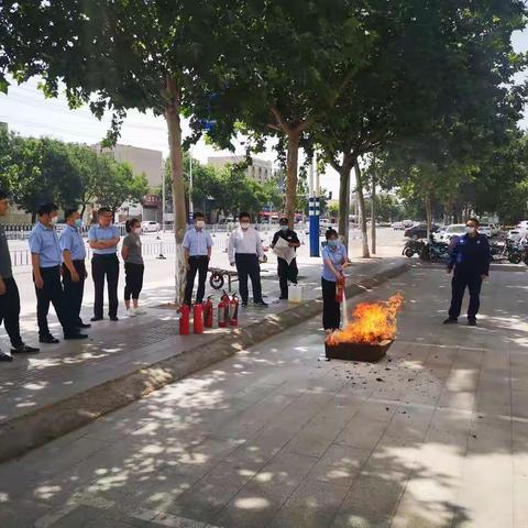 平邑县支行开展“珍惜生命，远离火灾”专题消防安全知识培训和演练