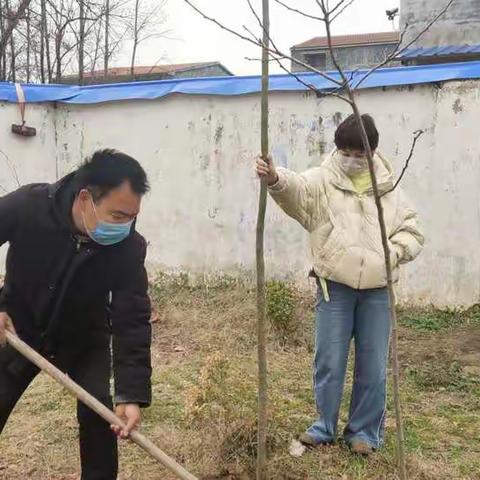 众志成城抗击新冠，上下一心绿化校园。