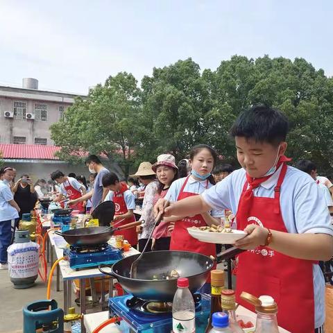 《义务教育劳动课程标准(2022年版)》致全体学生家长的一封信