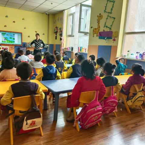 “情暖三八，感恩有你”小花朵龙华幼儿园大2班庆“三八妇女节”美篇