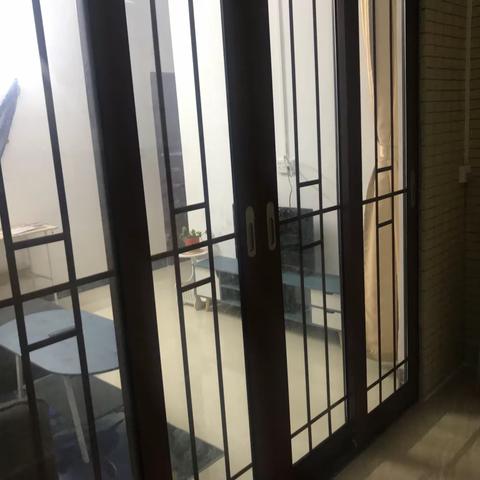 光华北路三楼一室一厅，独立阳台！
