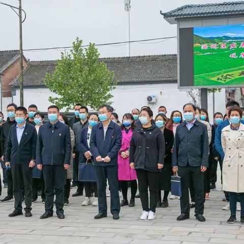 全区发展壮大村级集体经济观摩交流会在老顶山街道南垂村召开