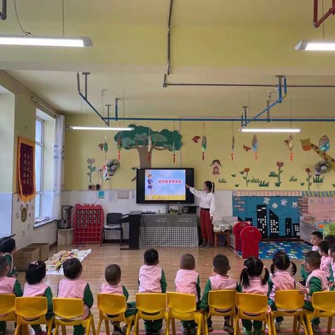 通河县幼儿教育中心总园托二班《爱惜粮食，从我做起》主题活动