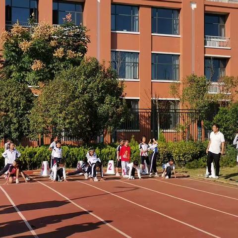 “炼青春强项，铸时代少年！”——记长沙县自贸临空实验学校三（1）班运动会