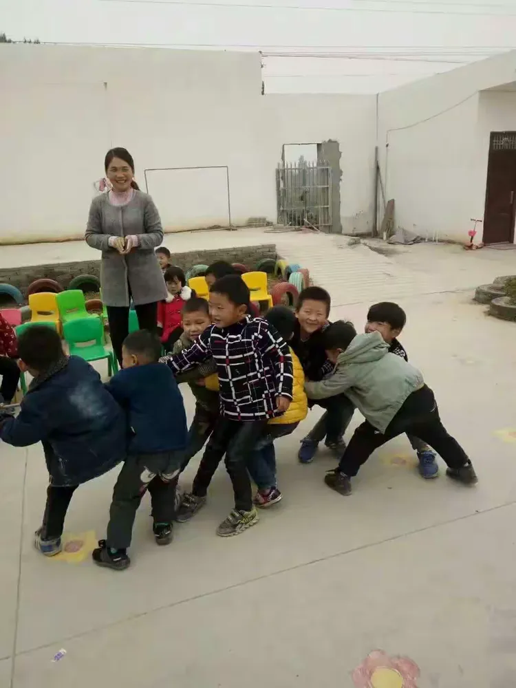 我们集体游戏《拔河比赛》