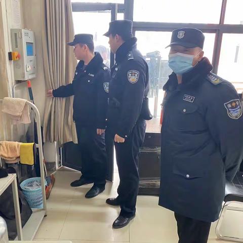 湾子派出所组织警力深入学校开展"“开学季”工作