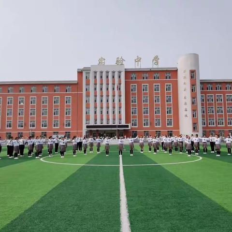 宝贝加油！十四班加油！实验中学加油！   ——实验中学八年十四班传唱校歌《美好实中》