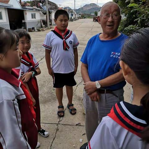 牟平区姜格庄街道中心小学腾飞小队寻访70年先锋人物