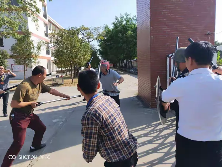 潮州市潮安区江东中学开展防暴反恐演练活动