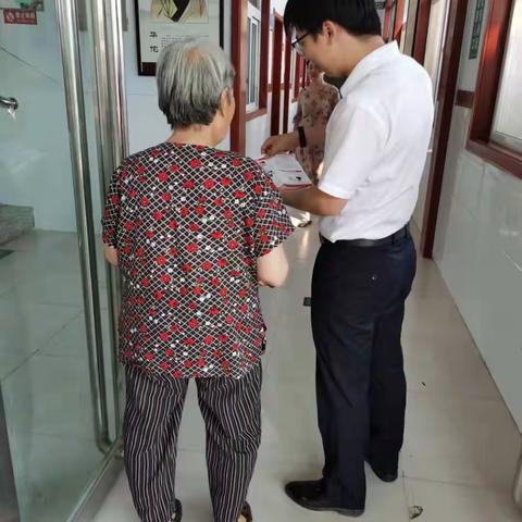 防范假币陷阱——磁钟支行反假币宣传