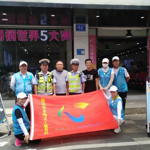 一“盔”一“带”安全常在系列活动在万宁各乡镇宣传