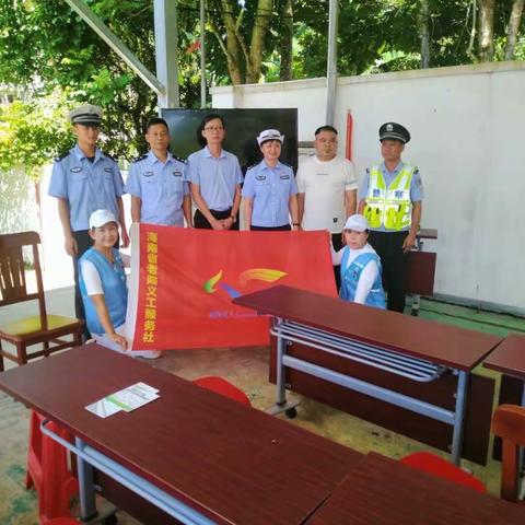 一“盔”一“带”安全常在走进琼中长征镇潮新村