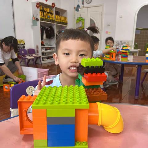 隋氏幼儿园小二班《每天都要洒水哦》