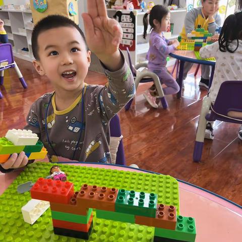 隋氏幼儿园小二班乐高《大树🌲》