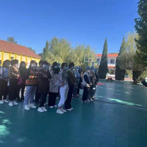 党员干部勇担当，疫情一线践初心