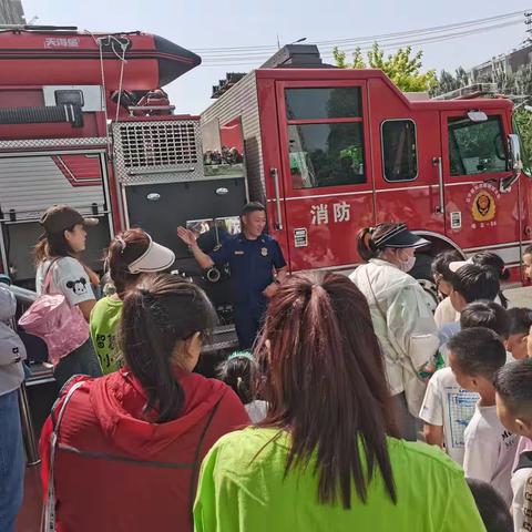 智慧树学前教育走进消防队活动（副本）