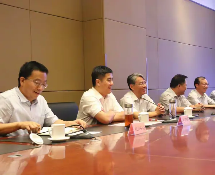 县委书记贾治阜出席会议并作重要讲话