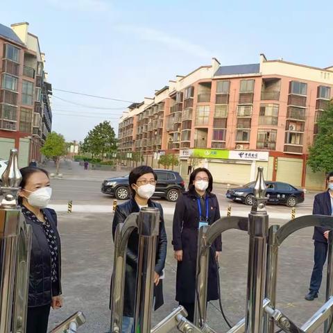 袁晓钦副区长一行到龙凤中学督导疫情防控工作，——病毒虽无情，校园更温情