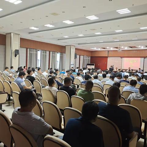 住建局召开传达学习“四个空前、三个务必”工地扬尘治理工作部署会