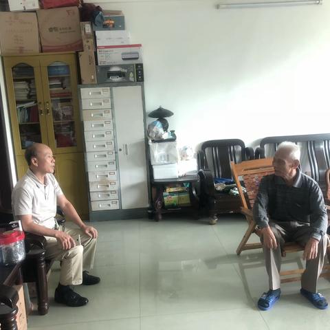 区住建局开展2019年国庆走访慰问老党员活动