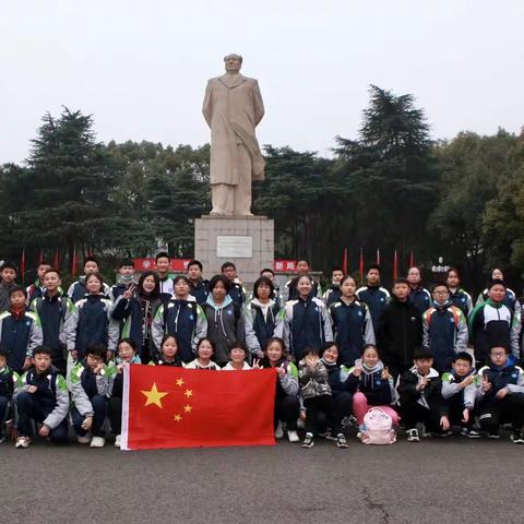 亲子徒步，走进岳麓山感受大自然；红会急护知识学习，传播大爱。➱湘一立信C2111班寒假社会实践活动