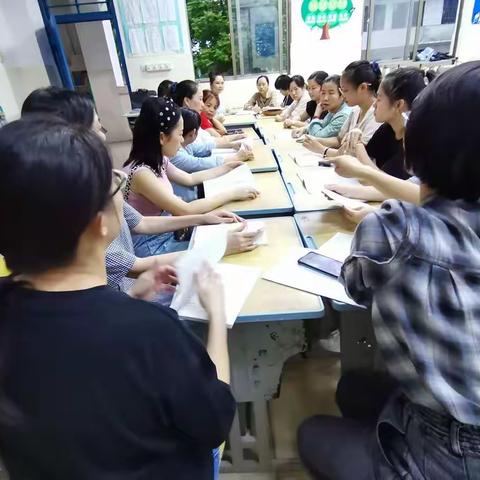 秋之语 研之路——向阳中心小学二年级语文组十月份活动总结