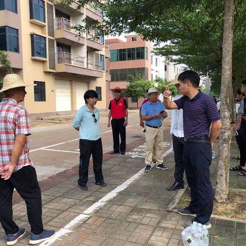 秀英区农业农村局深入长流镇会南村委会富教村开展爱国卫生义务大扫除活动和登革热疫情防控工作