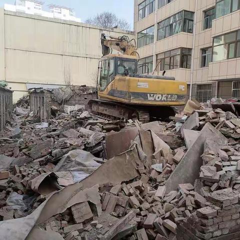 学党史 悟思想  我为群众办实事     拆除煤房享幸福