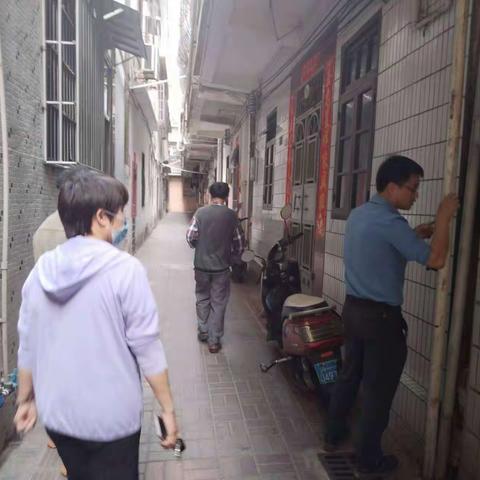 美兰区政府副区长甘平带队进行“巩卫”督导检查