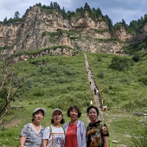 惊险刺激的悬空栈道