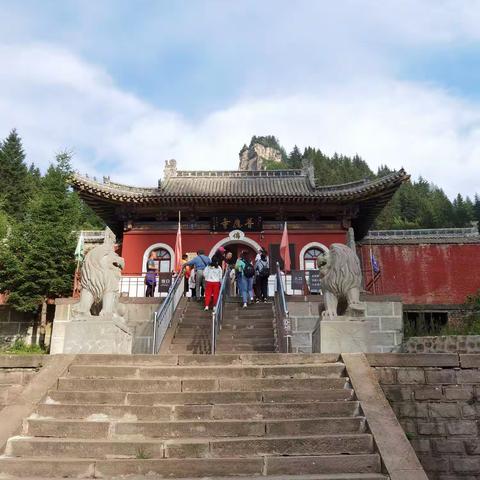 空中楼阁   天上人间——悬空村