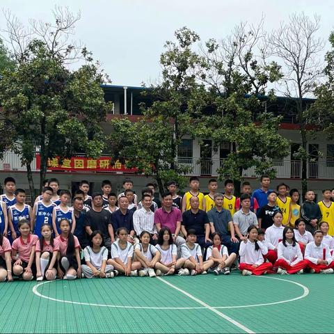 “七彩童年，欢乐六一”庆祝六一活动——篮球联谊赛