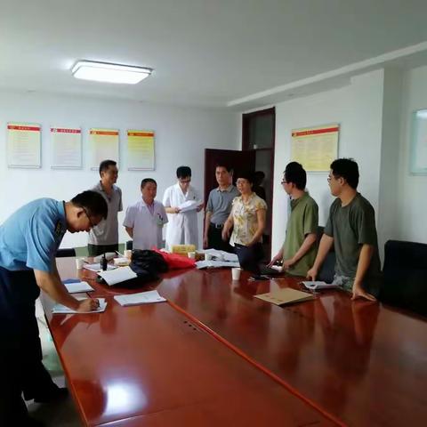 【实干郊区】区卫计局领导视察征兵体检工作