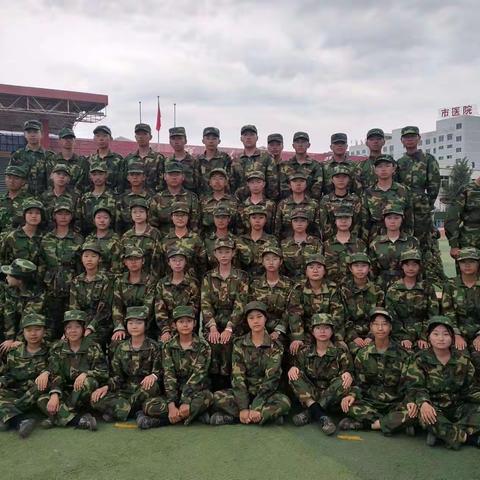 奋勇拼搏 扬帆起航——记高一（5)青竹班军训