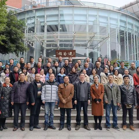 以  科  研  促  发  展