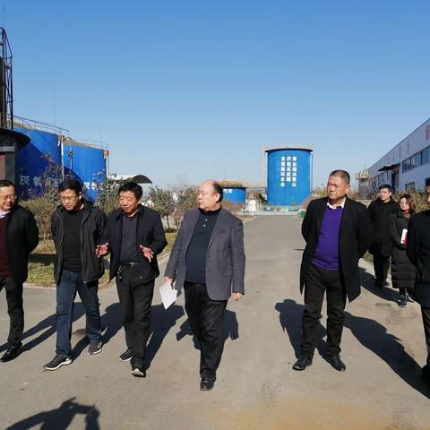 《农村工作通讯》杂志社记者卢新松一行到康龙集团就循环农业进行采访