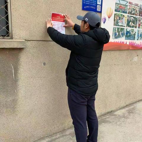 趵突泉街道退役军人服务站将《中华人民共和国退役军人保障法》张贴进社区