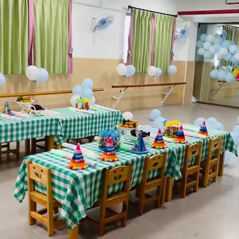 《睿博德幼儿园》11月份集体生日会