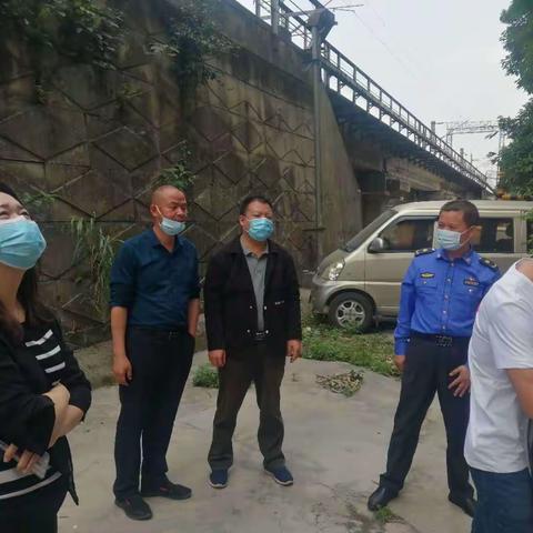 考评科、查违科一行到江高镇、白云湖街协调指导铁路沿线环境安全整治工作