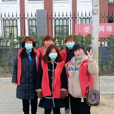 示范区实验小学六<5>班家长爱心护岗