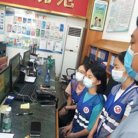 南海社区团支部组织观看团十八届六中全会精神宣讲会