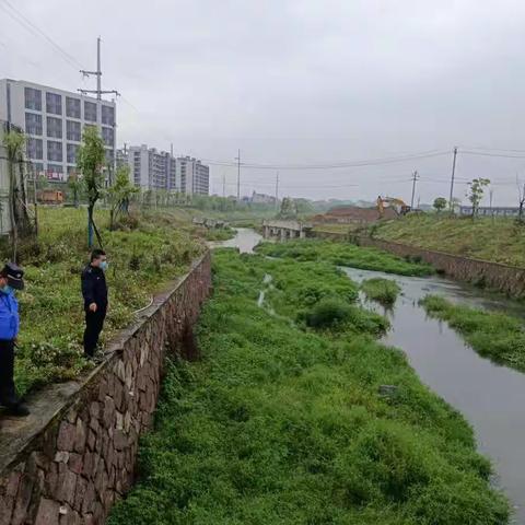 【我为群众办实事】加强雨中巡查，尽职履责除隐患