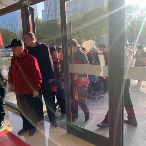 中山西路支行宣传存款产品，开卡25张