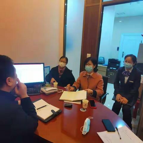 【大学西街支行】莫日根高娃副行长与崔凯虹总经理莅临大学西街支行指导季末个人存款收官工作