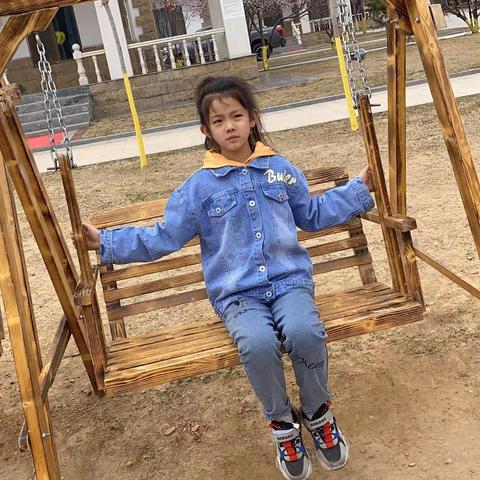 实验小学（二三班）宗玫锦《清明.踏青》