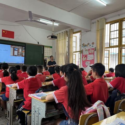 教研相长聚合力，学思并进绽芳华——  二小五年级教研活动
