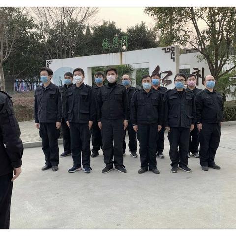岂曰无衣，与子同袍