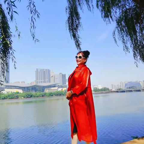 沈阳市浑南五里河市民公园，姐妹相聚美好时光，留下美好回忆，祝姐妹们青春永驻，中秋节快乐！🌹🎊